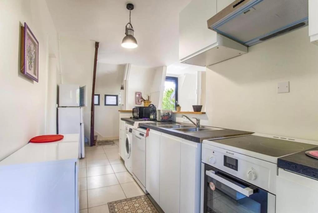 Vila Le Manoir Du Val Douvres-la-Délivrande Exteriér fotografie