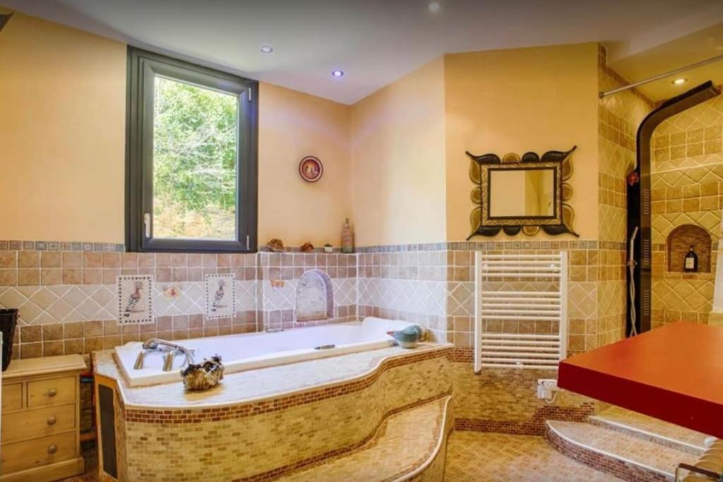 Vila Le Manoir Du Val Douvres-la-Délivrande Exteriér fotografie